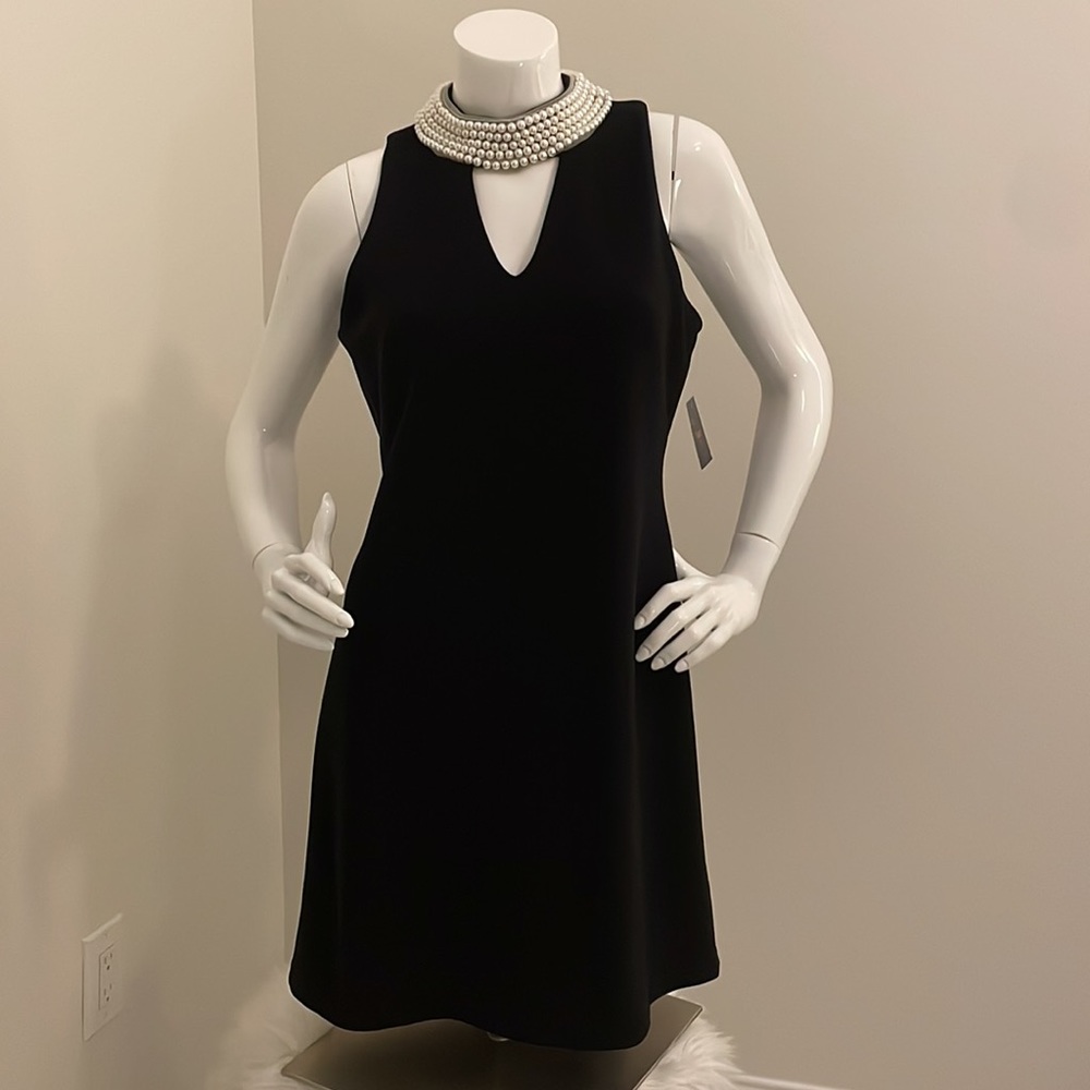 JUST TAYLOR :BLACK DRESS PEARLS AROUND NECK SZ 8.